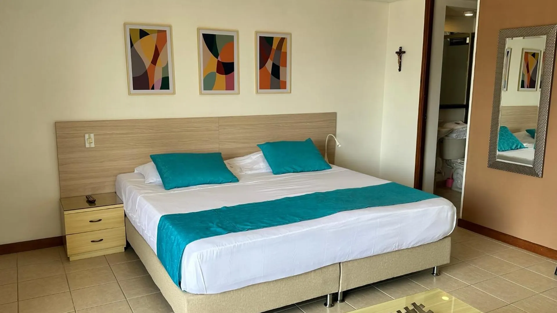 Appartamento Amoblados Medellin Poblado Patio Bonito