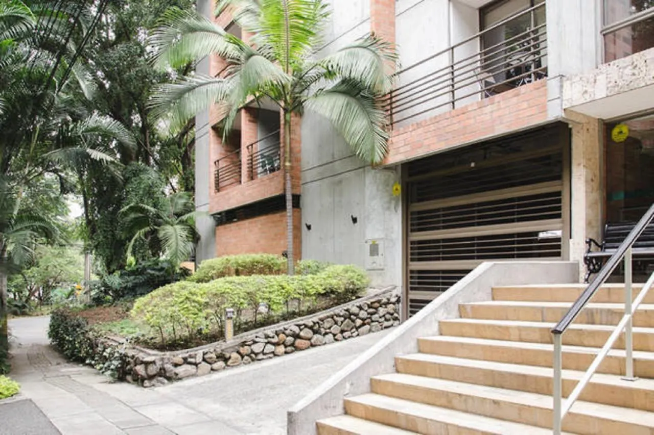 Apartamento Amoblados Medellin Poblado Patio Bonito