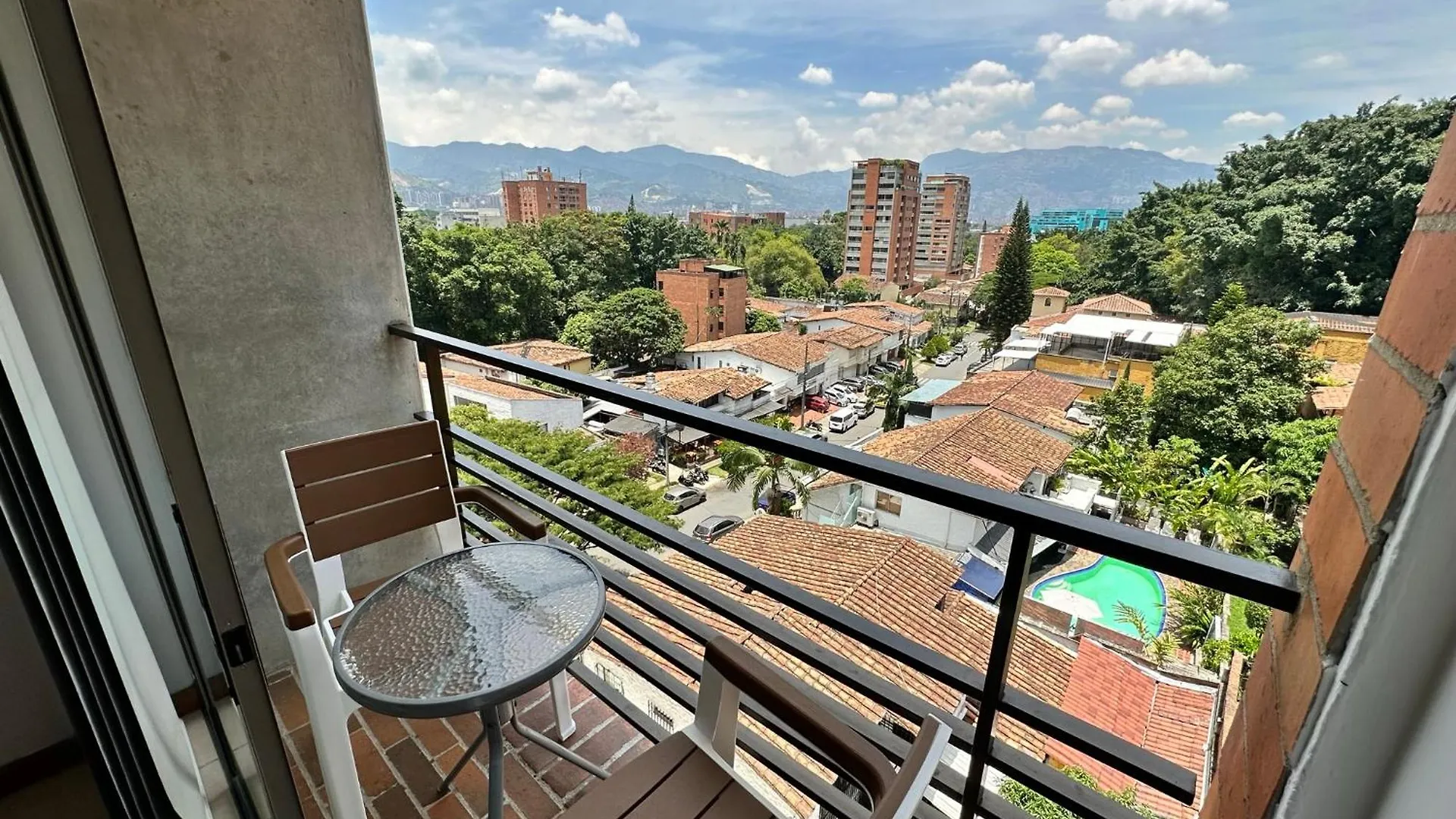 Apartamento Amoblados Medellin Poblado Patio Bonito