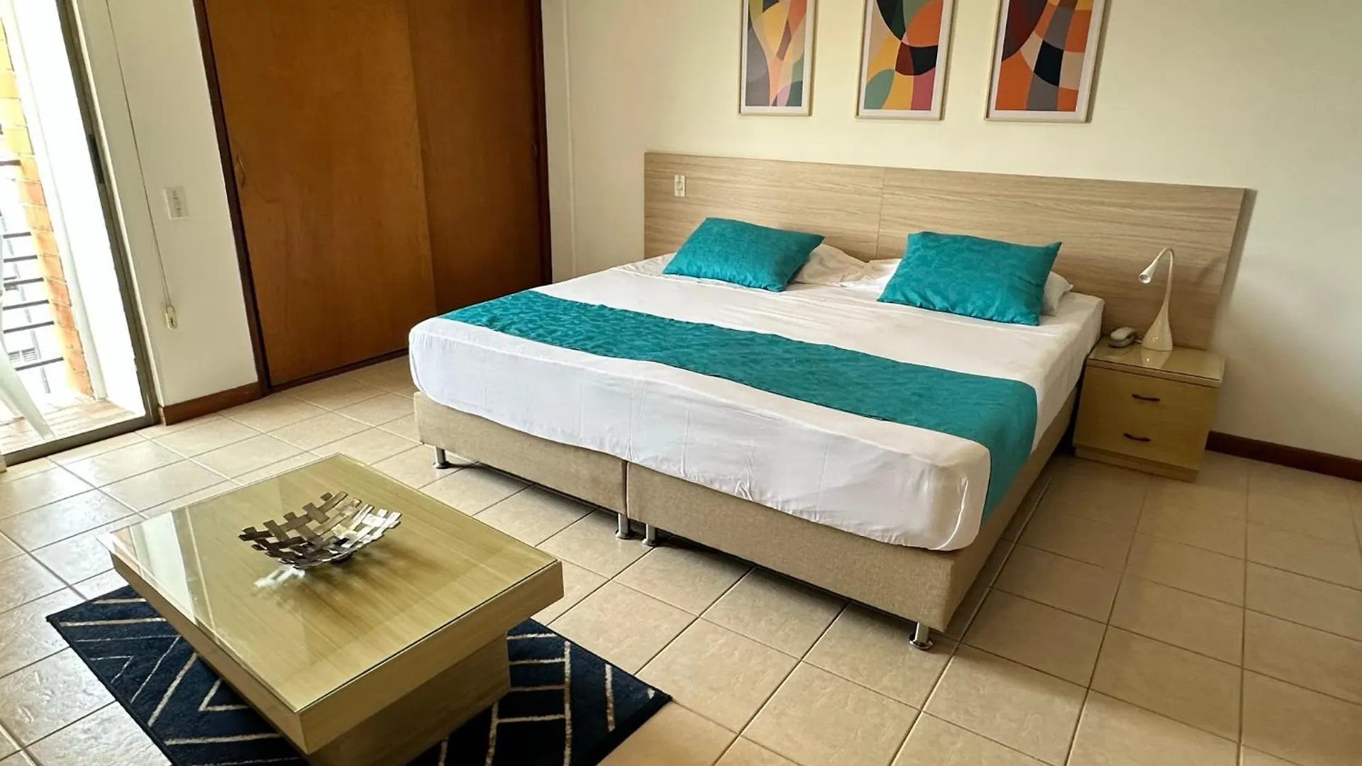 Apartamento Amoblados Medellin Poblado Patio Bonito Colombia
