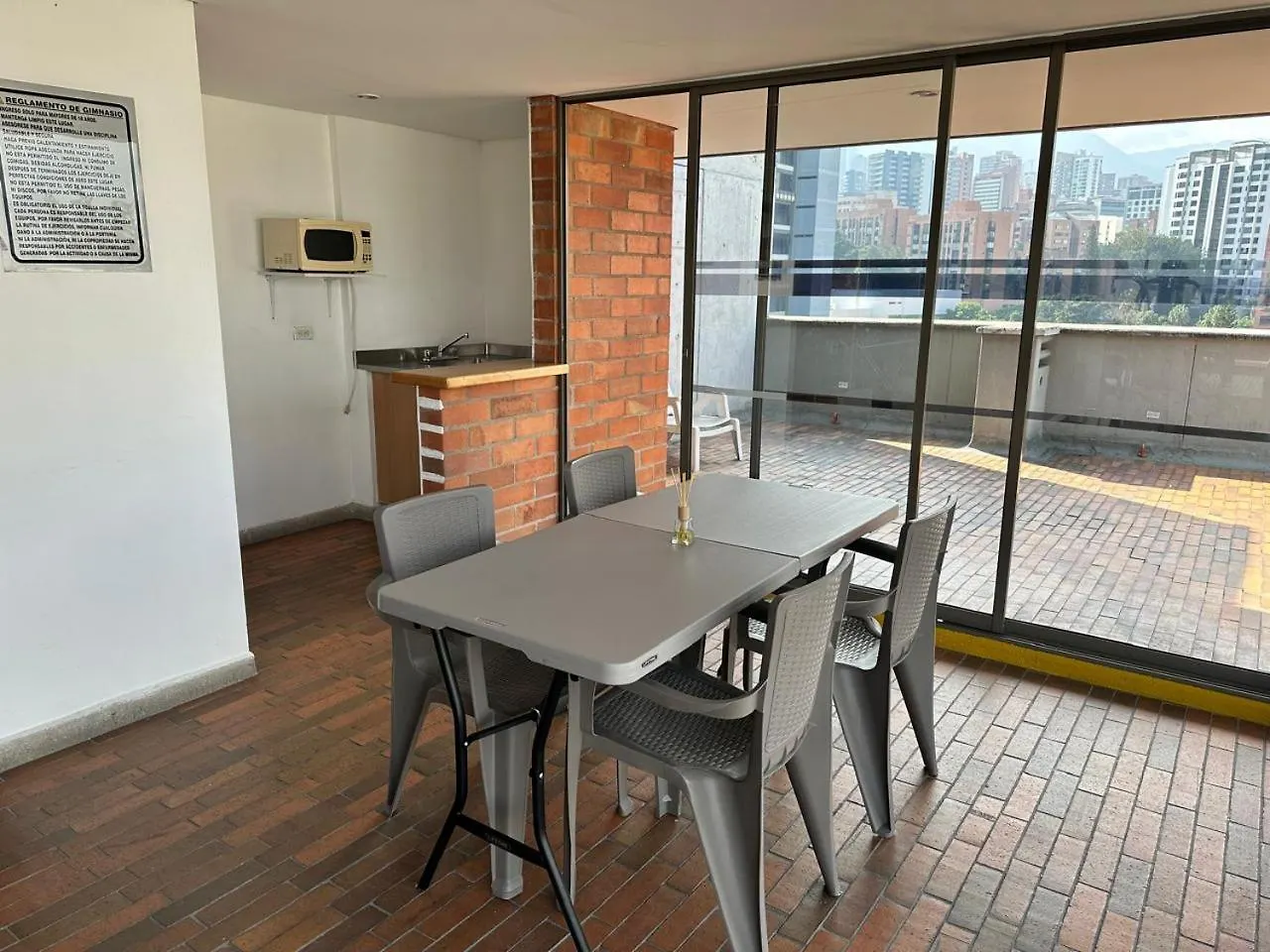 Apartamento Amoblados Medellin Poblado Patio Bonito 0*,