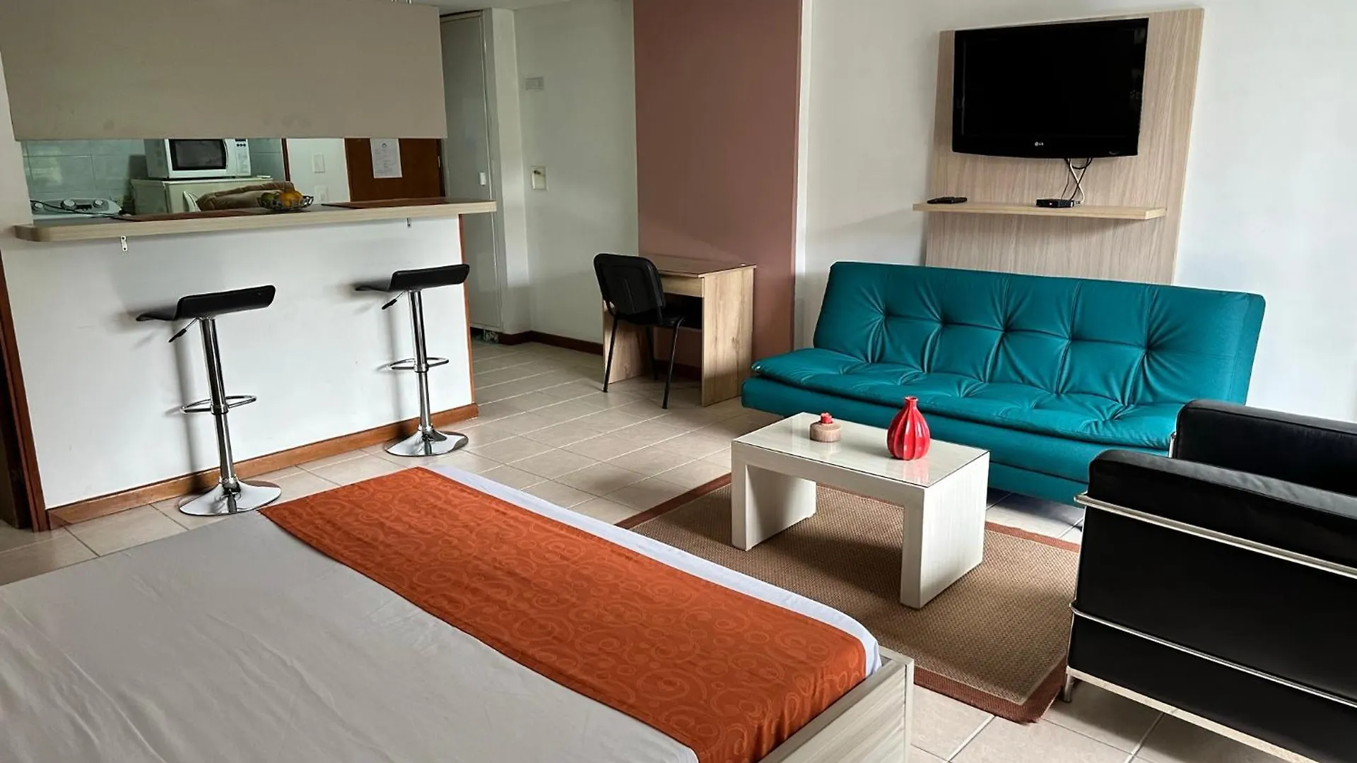 Apartamento Amoblados Medellin Poblado Patio Bonito
