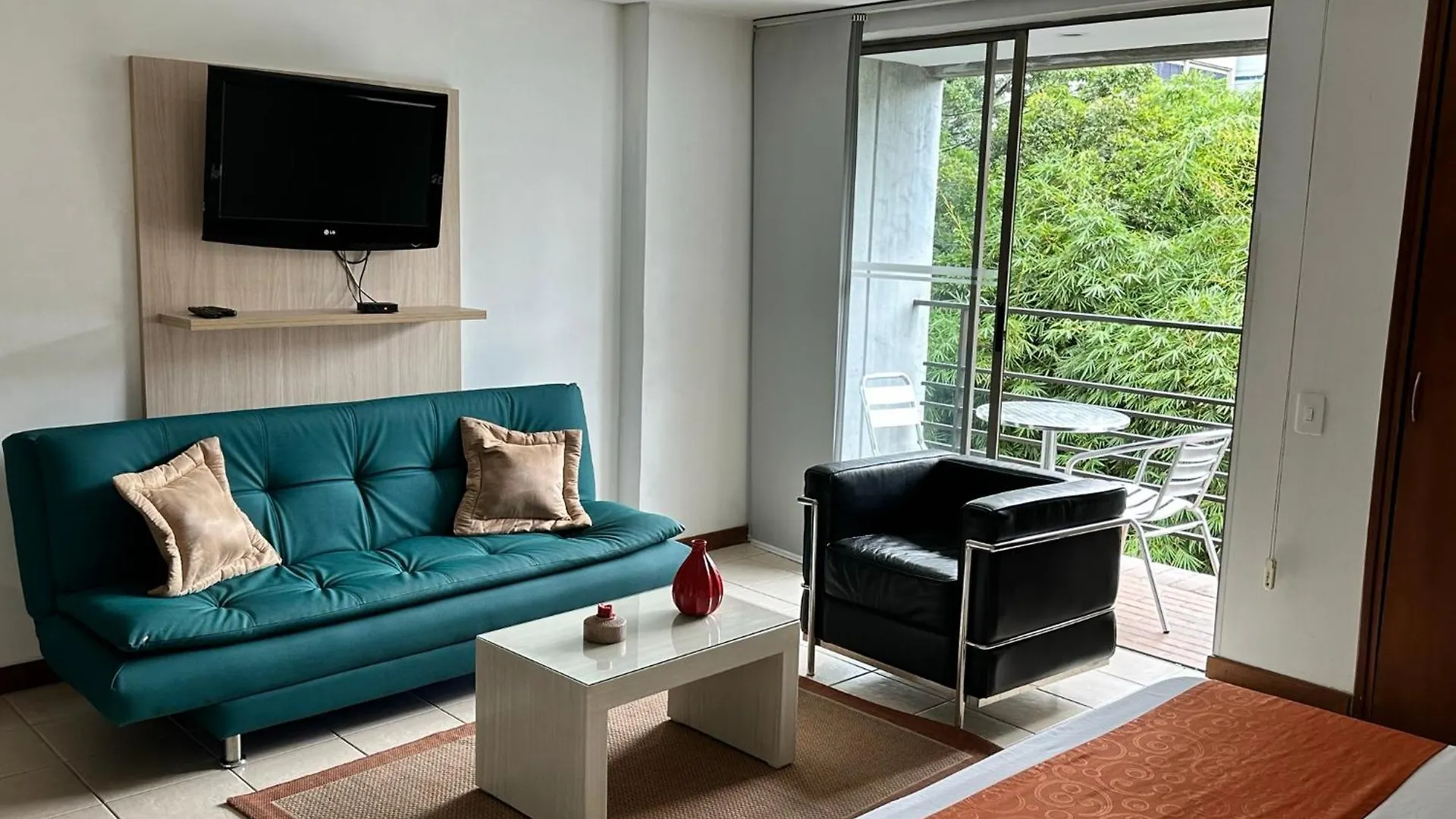 Apartamento Amoblados Medellin Poblado Patio Bonito