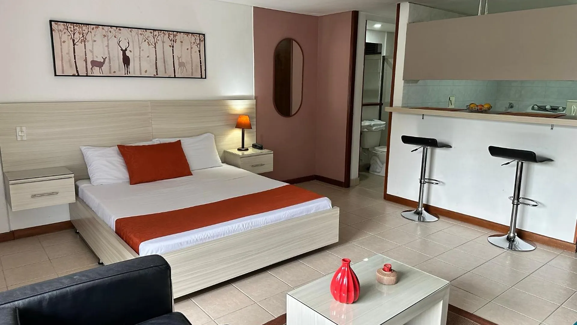 Apartamento Amoblados Medellin Poblado Patio Bonito